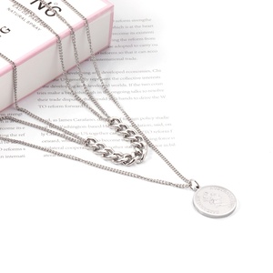 Collier en acier inoxydable plaqué or, chaîne en corde, collier pour femme, chaîne dorée plate avec image graphique exquise - Product Image 4