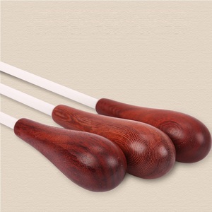 Batuta Profesional para Director Musical con Mango de Madera de Sándalo Rojo y Eje de Fibra de Vidrio Blanca para Orquesta, Coro y Sinfonía - Product Image 2