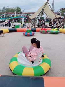 QIQU Comercial 360 °   Parque de Atracciones con Luces LED y Música para Niños, Autos de Choque Eléctricos Inflables con Forma de OVNI - Product Image 3