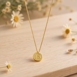 Collana in Acciaio Inossidabile con Ciondolo Lettera B 1,9 Cm, Catena Dorata Monofacciale, Gioielli Raffinati - Product Image 2