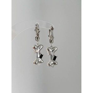 Boucles d'oreilles pendantes Dark Punk en acier inoxydable avec rivets osseux, style tendance pour le quotidien - Product Image 4