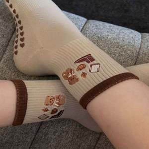 Nuevo diseño de calcetín de algodón para mujer, calcetín personalizado con logotipo bordado, calcetín de Yoga, calcetín de agarre antideslizante para Fitness, Pilates - Product Image 3