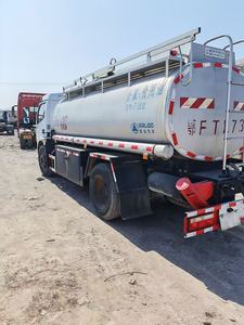 Camion-citerne à huile 4x2 de 9 m³ en acier au carbone pour le transport de pétrole à vendre à prix abordable - Product Image 3