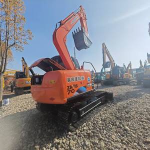 Mini pelleteuse sur chenilles d'origine Hitachi ZX70 à vendre Zaxis70 japonais poids en ordre de marche de 7 tonnes avec moteur et boîte de vitesses Isuzu - Product Image 2