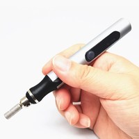 La mini rectifieuse rotative rechargeable E108, une micro rectifieuse de bricolage, est utilisée pour le meulage des outils de polissage des ongles