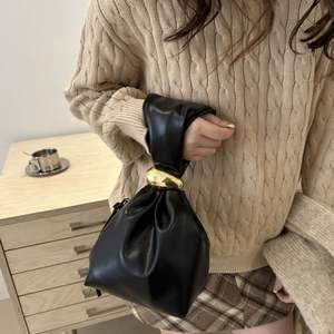 Pochette en cuir PU couleur unie avec fermeture éclair latérale, style coréen, sac de soirée grande capacité, porte-monnaie, sac seau plissé, usage quotidien - Product Image 4