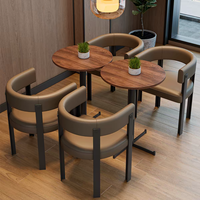 Ensemble de mobilier de bistro en gros, table ronde 2 places, chaises avec accoudoirs en cuir, adapté aux pizzerias, cafés et restaurants
