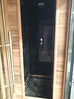 Sauna extérieur traditionnel sur mesure avec chaise longue intégrée, cabine de sauna en bois massif pour villa et jardin, avec zones humides et sèches