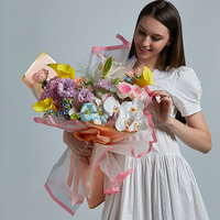 Vente en gros rouleau de papier d'emballage cadeau personnalisable multicolore pour bouquet de bordure matériaux d'emballage étanche pour fleuriste