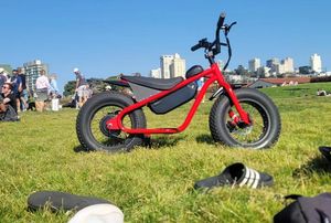 Vélo d'équilibre <span class=keywords><strong>électrique</strong></span> direct d'usine OEM, vélo d'équilibre de <span class=keywords><strong>16</strong></span> <span class=keywords><strong>pouces</strong></span> adapté aux enfants de 6 à 12 ans - Product Image 3