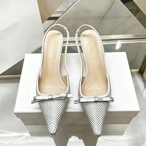 Zapatos de Tacón Bajo con Tira Trasera y Pedrería Negra de Lujo para Mujer, con Punta en Pico y Lazo, para Fiestas, Vestidos de Noche, Bodas y Eventos - Product Image 5