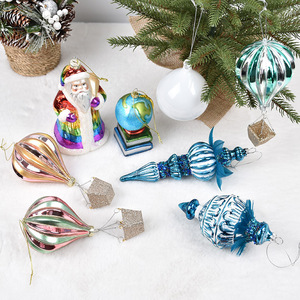 Vrolijke Kerst Eco-vriendelijke Handgemaakte Glazen Handgeschilderde Huisvormige Heteluchtballon Globe Regenboogkleurige Hangende Kerstman - Product Image 2