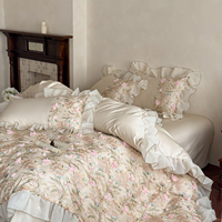 Ensemble de literie de style cour royale française à broderies lourdes en quatre pièces, draps, taies d'oreiller, ensembles de housses de couette