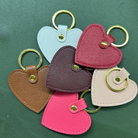 Porte-clés en forme de cœur multicolore, breloque de sac en PU, porte-clés de voiture avec logo personnalisé, idéal pour les cadeaux promotionnels d'entreprise