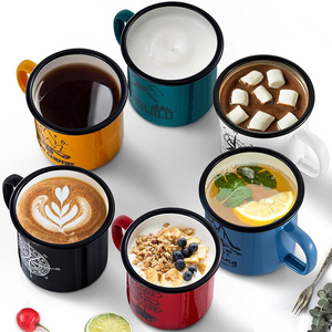 Tasses à bière <span class=keywords><strong>en</strong></span> <span class=keywords><strong>acier</strong></span> portable 350ml imprimées sur mesure Poignée de conception enduite mignonne Promotion de tasses de camping <span class=keywords><strong>en</strong></span> émail métallique de qualité alimentaire réutilisables - Product Image 6