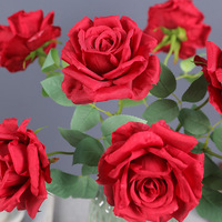 Vente en gros d'usine : Rose artificielle en soie couleur poussière, très populaire pour la décoration de la maison, les mariages et la Saint-Valentin