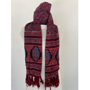 Étole longue d'hiver pour femme, style luxueux, douce, en ryon, imprimé ajrakh à la main, inspirée de l'art traditionnel, lavable en machine, confortable - Product Image 4