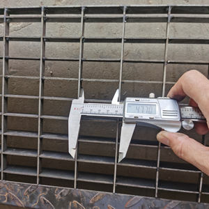 Grille <span class=keywords><strong>de</strong></span> drainage en acier galvanisé <span class=keywords><strong>pour</strong></span> station <span class=keywords><strong>de</strong></span> lavage automobile, grille <span class=keywords><strong>de</strong></span> sécurité <span class=keywords><strong>pour</strong></span> <span class=keywords><strong>parking</strong></span>, grille <span class=keywords><strong>de</strong></span> drainage métallique <span class=keywords><strong>pour</strong></span> pont, grille <span class=keywords><strong>de</strong></span> <span class=keywords><strong>sol</strong></span> en acier – Prix usine - Product Image 1