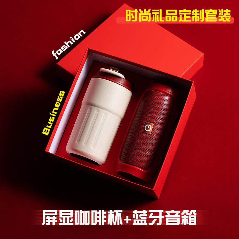 Ensemble deux pièces : tasse à café avec haut-parleur de basses profondes rouge.