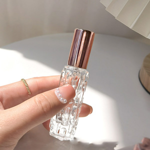 Venta caliente 10ml Botella de perfume de superficie almenada de oro Botella de vidrio Premium con bomba Spray - Product Image 3