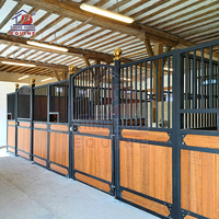 Façade de box pour chevaux en acier soudé robuste à bords arrondis