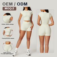 Ensembles de vêtements de sport pour femmes avec logo personnalisé, nylon recyclé GRS, haut court à manches courtes, short de cycliste à taille croisée en V, ensembles de yoga 2 pièces