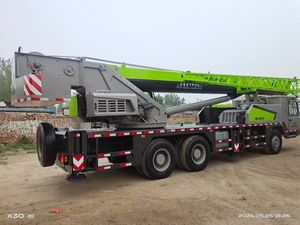 Grue sur camion Zoomlion d'occasion 30T, moteur Weichai, machinerie de construction hydraulique, travaux de terrassement, faible consommation de carburant - Product Image 4