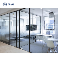 Cloisons en verre à ossature métallique ignifugée, design moderne, construction durable, absorption acoustique, respectueuses de l'environnement, pour les écoles et les espaces commerciaux
