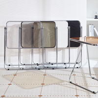 Table pliable d'extérieur moderne avec cadre en métal pour PC Table d'appoint empilable en plastique transparent pour le salon
