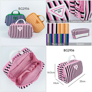 ซิปดึงแบบกลม ดีไซน์มินิมอล ปี 2026 กระเป๋าเครื่องสำอางลายทางสองสีแบบกำหนดเอง เป็นมิตรกับสิ่งแวดล้อม กระเป๋าเครื่องสำอางผ้าเทอร์รี่ขนาดเล็ก ผู้จำหน่าย - Product Image 5