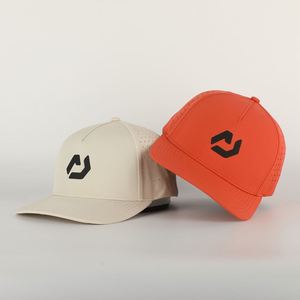 Vente en gros de casquette de baseball 5 panneaux de haute qualité casquette de golf en tissu polyester design personnalisé en relief avec trou découpé au laser de style sportif - Product Image 1