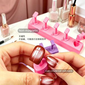 Support de présentation professionnel en plastique non magnétique en forme de cœur couleur bonbon pour faux ongles à presser et pointes d'entraînement pour salon de manucure, vente en gros - Product Image 6