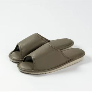 Vente d'Usine Élégante Pantoufle d'Intérieur Design Simple Chaussons Décontractés Unisexe - Product Image 1