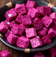 Gedroogde rode pitaya-dobbelstenen, magere gezonde knapperige drakenfruitballetjes, bulkverpakking, populaire kant-en-klare fruitsnack