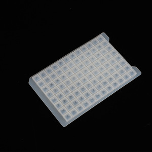 ฝาซิลิโคนสำหรับเพลท PCR ยี่ห้อ Hirozumi แบบ 96 หลุม สี่เหลี่ยม ลึก สำหรับเก็บสารเคมีในห้องปฏิบัติการ - Product Image 1