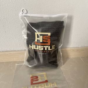 Sacs à fermeture éclair en PVC givré personnalisés avec logo imprimé, emballage pour vêtements, sacs à fermeture éclair sur mesure avec votre propre logo - Product Image 5