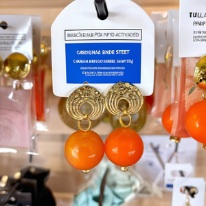 Boucles d'oreilles pendantes tendance en forme de boule, plaquées or PVD, en acier inoxydable 316L, durables et résistantes, avec perle orange - Product Image 2