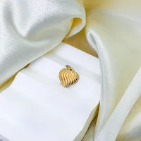eManco - Collier et boucles d'oreilles en acier inoxydable plaqué or avec pendentif en forme de cœur tridimensionnel, accessoires faits maison