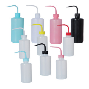 Bouteille de lavage colorée O'Kayme 500 ml avec bec courbé pour le nettoyage et le rinçage des cils - Product Image 4