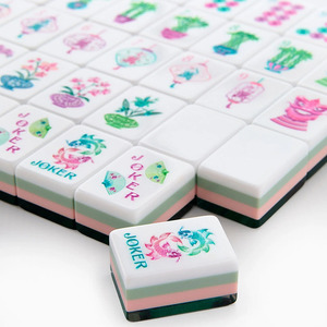 Tuiles de mahjong personnalisées à trois couches gravées, jeu de mahjong américain nacré de 160 tuiles, jeux de société pour adultes, enfants et famille - Product Image 1
