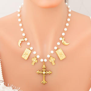 Collar con colgante de estrella chapado en oro de 18 quilates de acero inoxidable para mujer, joyería de fiesta, cadena de clavícula de moda con dijes de perlas y conchas - Product Image 2