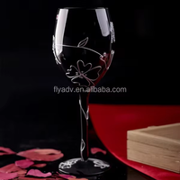 Ensemble de verres à vin en verre noir foncé personnalisé en gros pour un anniversaire, style de design moderne