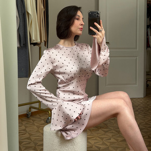 Robe mini moulante à manches longues à pois style européen-américain, col rond, avec lien à nouer, superposition transparente, tenue décontractée - Product Image 1