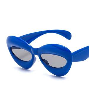 Vente en gros 2025 – Nouvelles lunettes de soleil pour enfants, monture large, style Y2K œil de chat, colorées, pour garçons et filles - Product Image 4