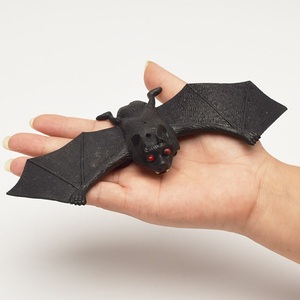 Decorazioni di Halloween Pafu, Pipistrelli Vampiro in Gomma da Appendere, Ornamenti Realistici e Spaventosi, Neri, 23x11x0.8cm - Product Image 5