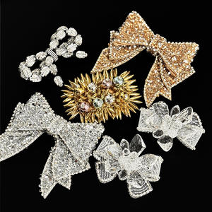 メーカー卸売DIY女性用フラットプラスチック靴接着花ラインストーン弓バックル装飾 - Product Image 1