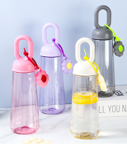 Bouteille d'eau créative en plastique en forme de pétale avec poignée en boucle, sans BPA, colorée, portable, pour étudiants, activités de plein air, école et voyages - Product Image 2