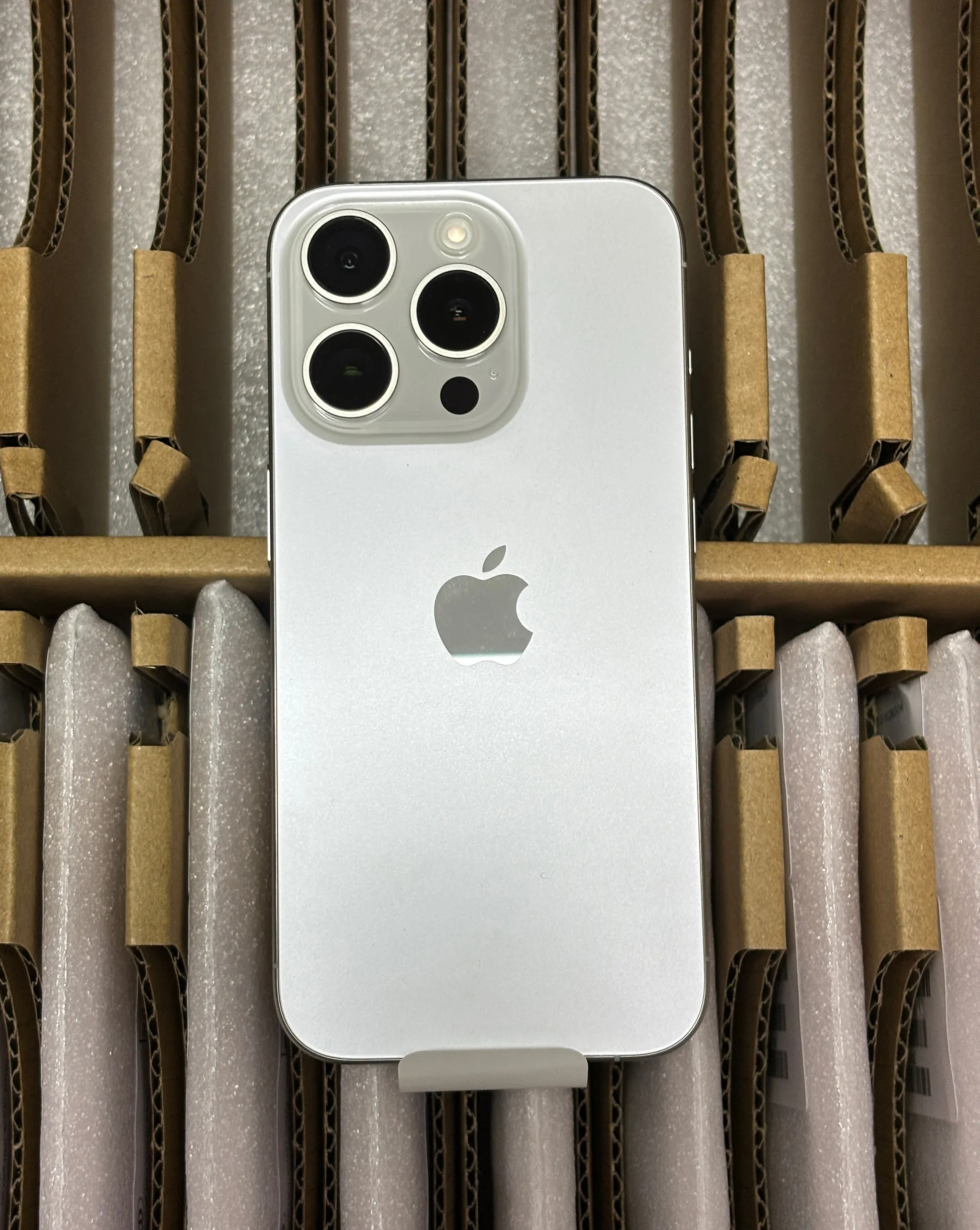 Pesanan jumlah besar: Grosir Asli iPhone 15 Pro Max 2023, baru dengan Sim ganda, versi Tiongkok