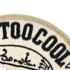 Étiquettes auto-adhésives de classe d'art cool Badges de conception personnalisés Merrow cousus sur des sacs à vêtements Jeans Sergé Chapeaux Patchs Broderie - Product Image 2