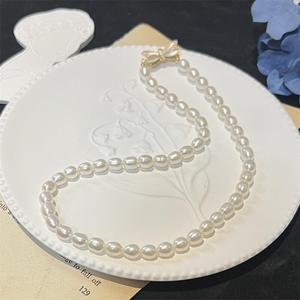 Collar de Perlas de Agua Dulce de 7-8 mm, Exquisito, de Zhizhen Jewelry, con Forma de Arroz, Incrustaciones de Concha Blanca, Cierre de Libélula, Versátil, Elegante y Nuevo - Product Image 5